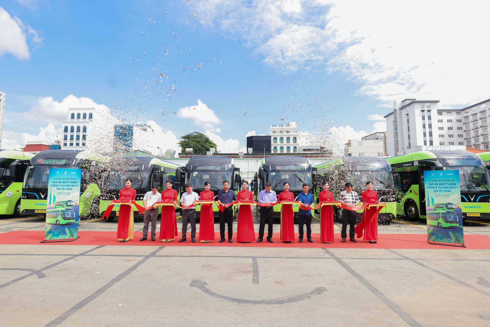 VinBus chính thức vận hành 9 tuyến buýt điện mới tại TP.HCM